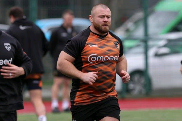 Dmitri Arhip, a tight end for the Cardiff Dragons and former Osprey, responded to a propping SOS by signing a short-term contract with THEM.