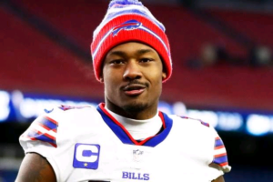 The Bills have traded receiver Stefon Diggs to the Texans.