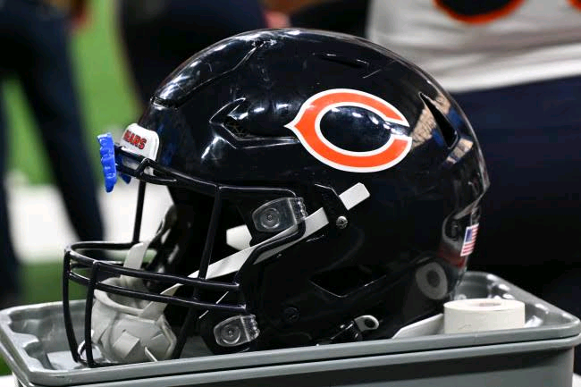 A commentator criticizes the Chicago Bears, jeopardizing their playoff chances in 2024.