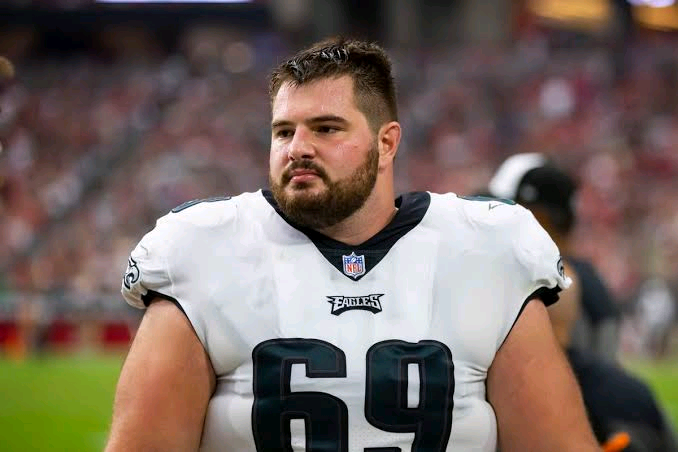 Breaking: Philadelphia Eagles guard Landon Dickerson chooses to leave the team after a background dispute with management.