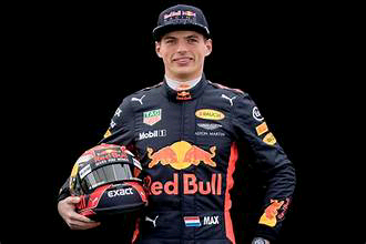 'I wonder': Marc Priestley explains the 'risk' Max Verstappen must consider by remaining with Red Bull rather than Mercedes.